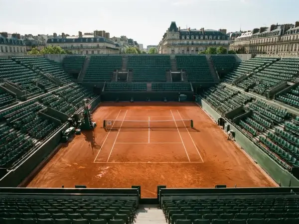 Vista panorámica de la pista central de Roland Garros durante un partido